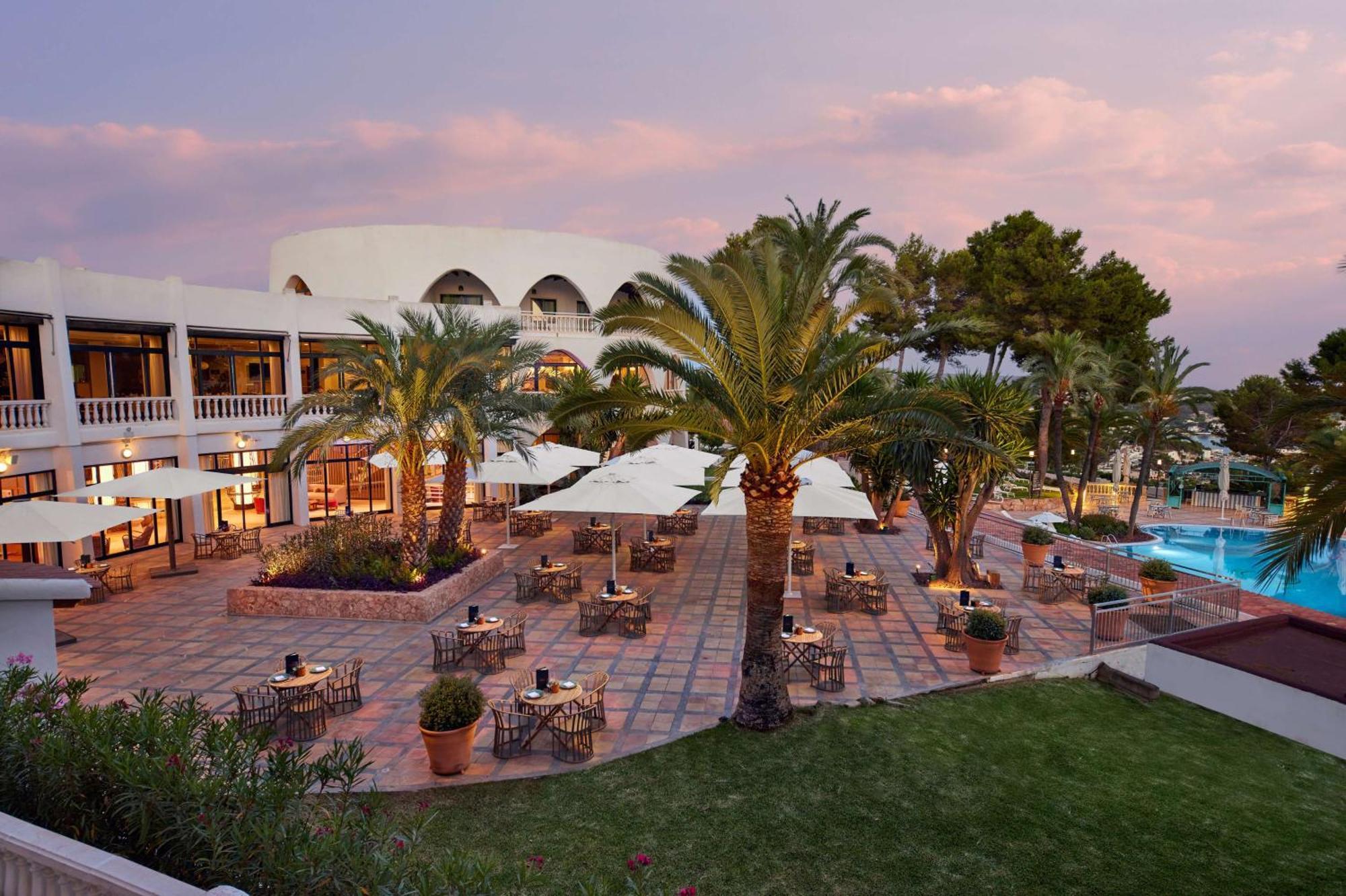 Hilton Mallorca Galatzo Παγκουέρα Εξωτερικό φωτογραφία The resort's main building