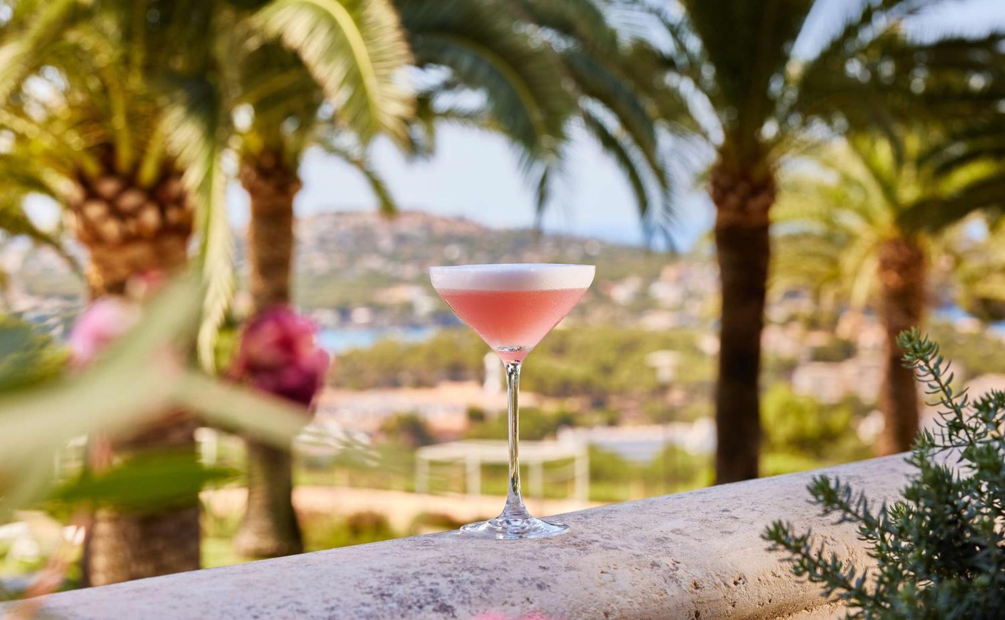 Hilton Mallorca Galatzo Παγκουέρα Εξωτερικό φωτογραφία A Pink Lady