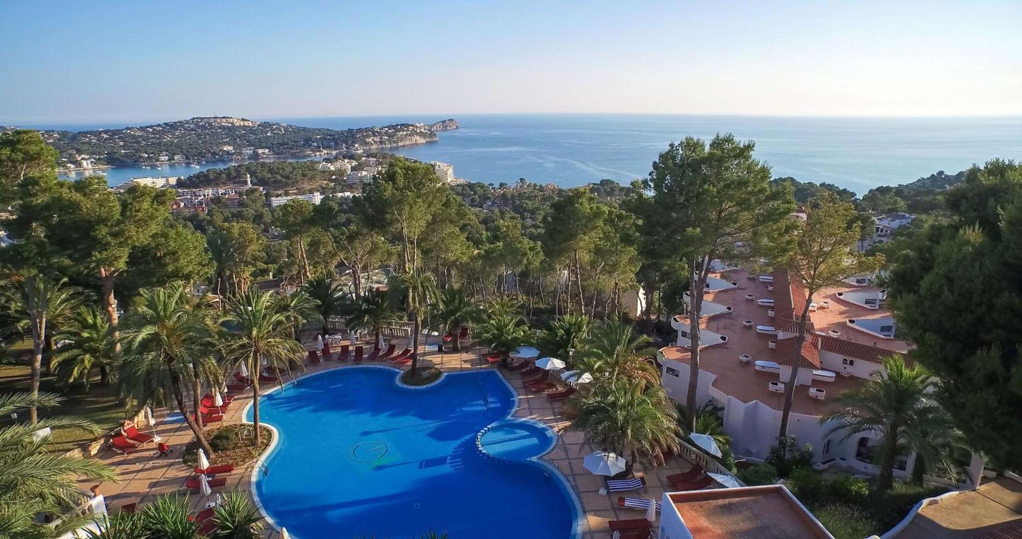 Hilton Mallorca Galatzo Παγκουέρα Εξωτερικό φωτογραφία A swimming pool at a hotel in Mallorca, Spain